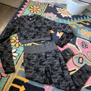 Gymshark black camo top and leggings